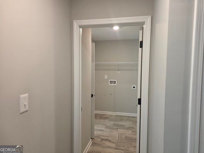 Building Photo - 132 W River Cane Run