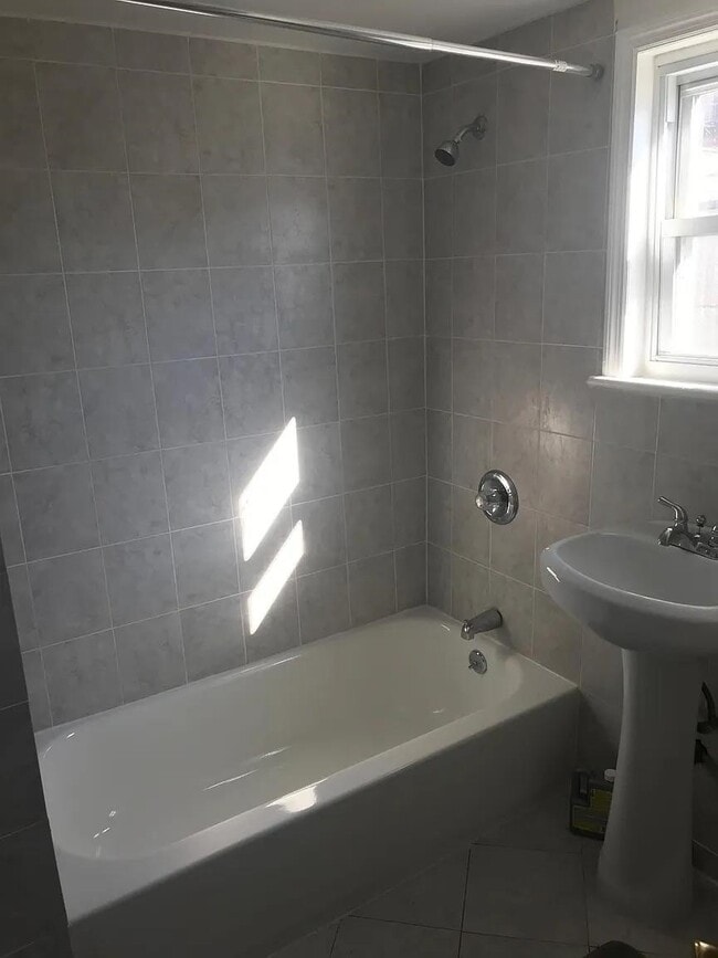 Building Photo - 14 Lincoln St