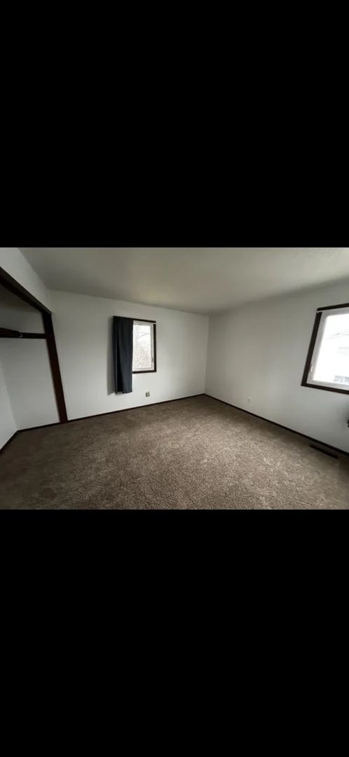 Building Photo - 213 28th Ave W