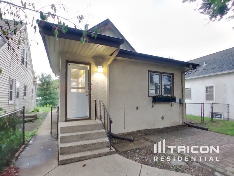 Building Photo - 2322 NE Stinson Pkwy