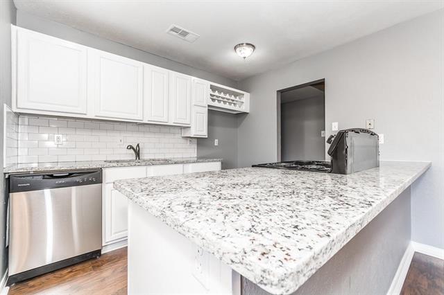 Building Photo - 221 Hardwood Trail