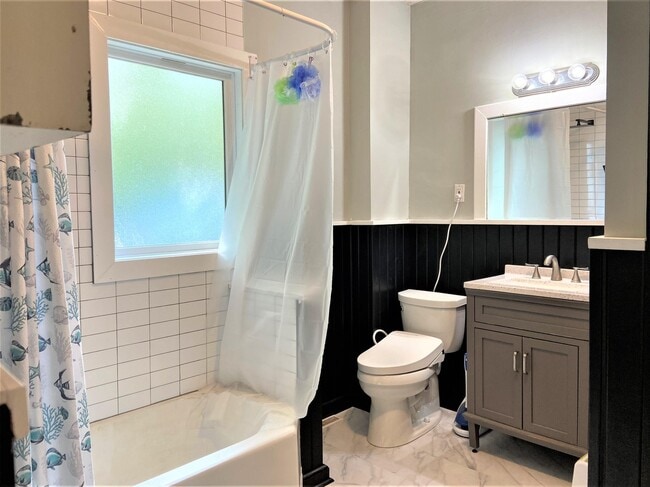 Building Photo - 325 Union St