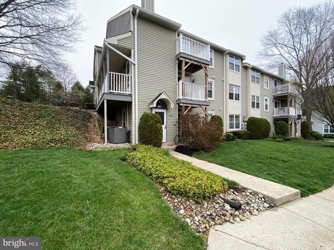 Building Photo - 745 Sparrow Ln