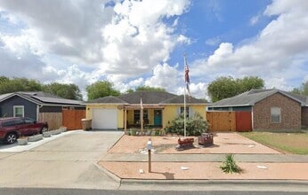 Building Photo - 5725 Skylark Dr