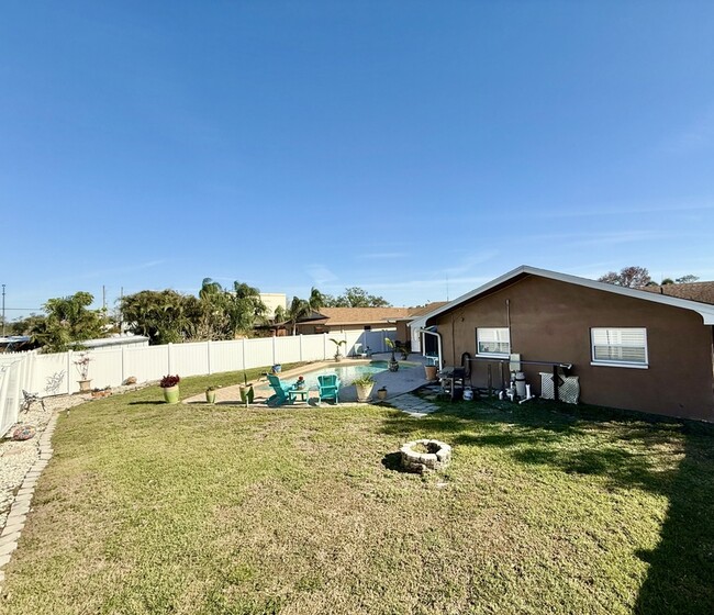 Building Photo - 13151 84th Terrace N