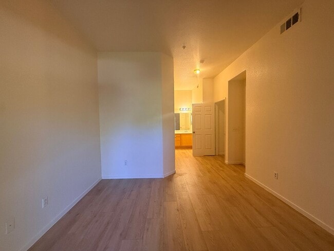 Building Photo - 10245 S Maryland Pkwy