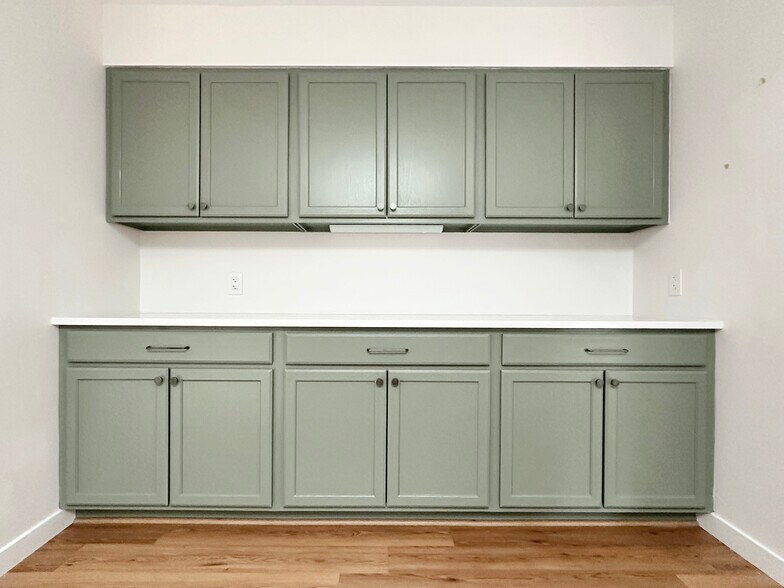 Kitchen cabinets - 4700 Joseph Michael Ct