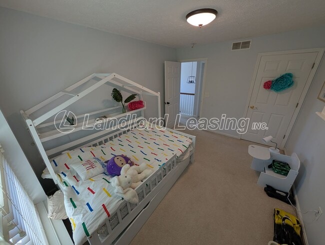 Building Photo - Avon Lake 3-Bedroom Condo with Pool, Tennis Courts & Lawn Care Included