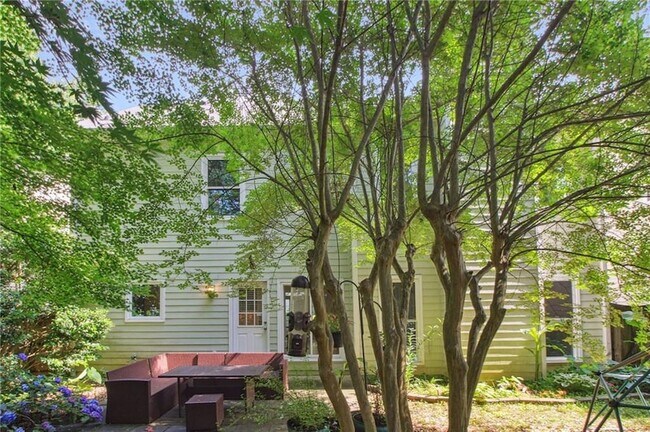 Building Photo - 2979 Rosebrook Dr