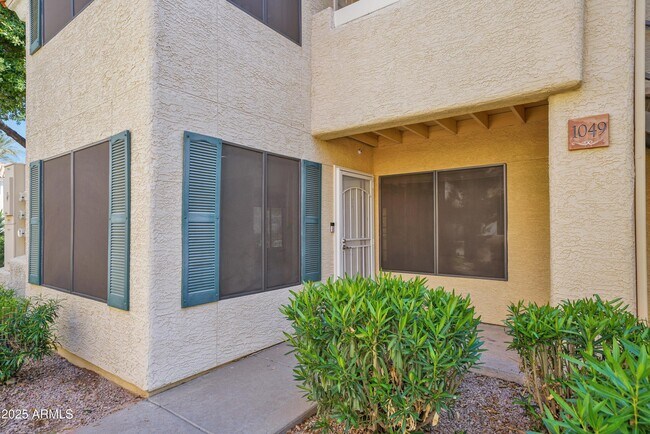 Building Photo - 9990 N Scottsdale Rd