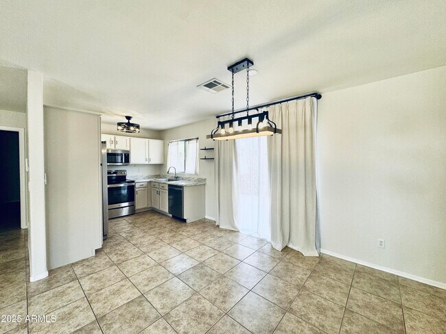 Building Photo - 6932 S Russet Sky Way