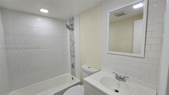 Building Photo - 2918 Funston St