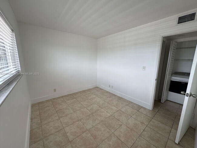 Building Photo - 8610 N Sherman Cir