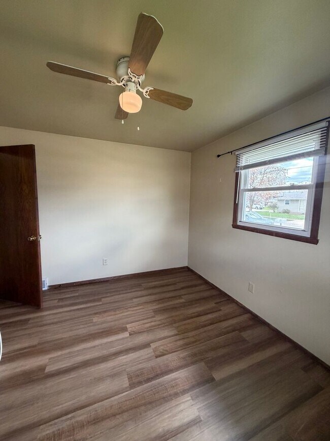 Building Photo - Midpark Duplex
