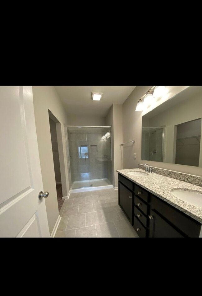 Building Photo - Charming 3BR House in Charlotte