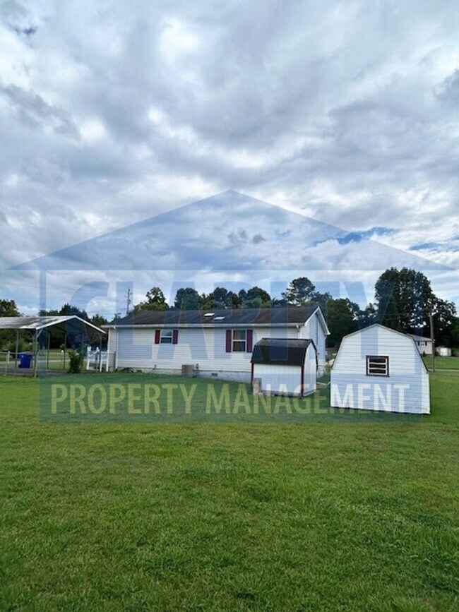 Building Photo - Single Family Home with a Spacious Yard!