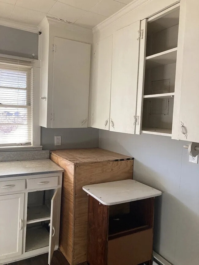 Building Photo - 2 bedroom 1 bathroom