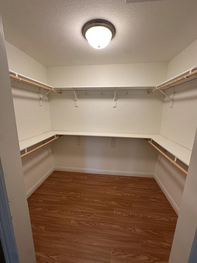 Building Photo - 4500 Weybridge Dr