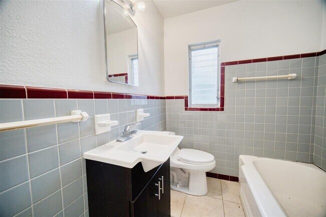 Building Photo - 2317 Harris St