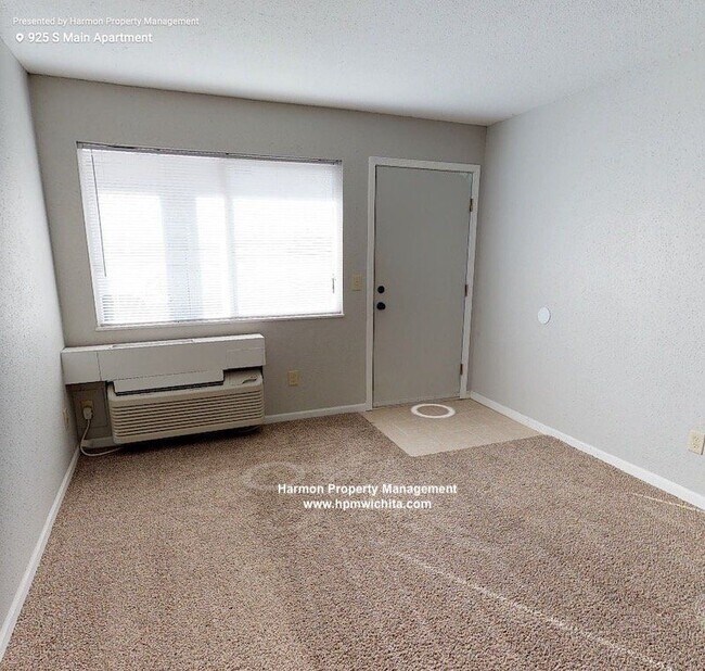 Building Photo - 925 S Main St