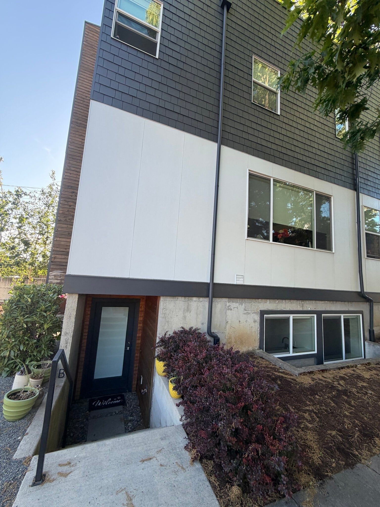 Building Photo - 1755 NE Skidmore St