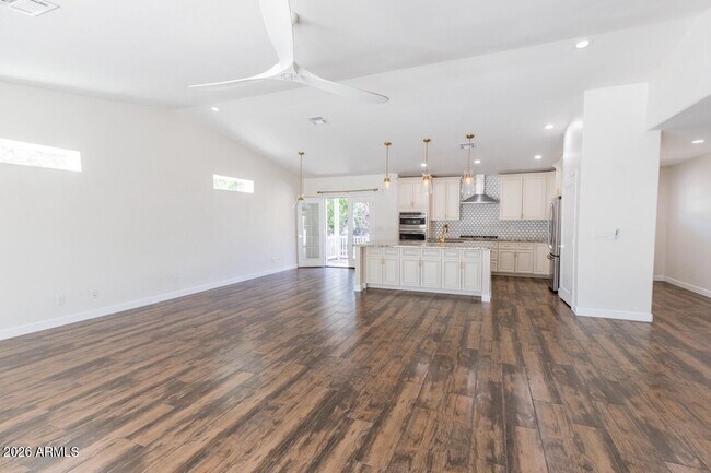 Building Photo - 341 E 14th St