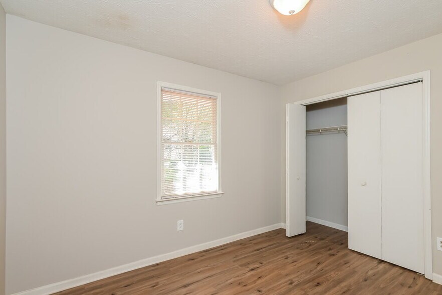Building Photo - 411 Cindy Dr SE