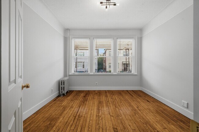 Building Photo - 16 Vreeland Terrace