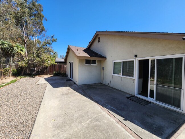 Building Photo - 10930 Red Rock Dr