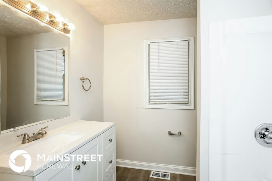 Building Photo - 935 N Gibson Ave