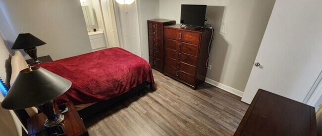 Building Photo - Newly Renovated Condo Located In Highly Desirable Area Of Forest Acres!