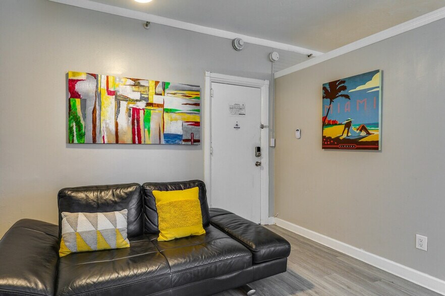 Building Photo - 3700 Collins Ave