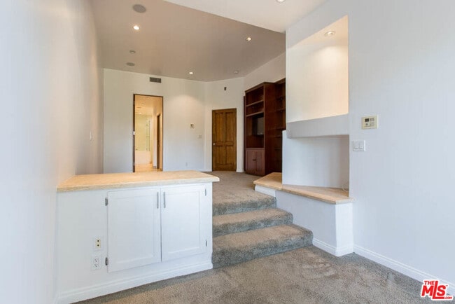 Building Photo - 15500 Sunset Blvd