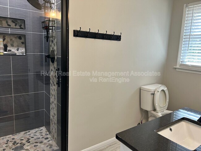 Building Photo - 310 Gail Dr