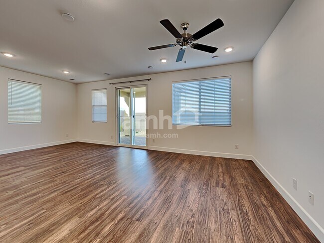 Building Photo - 10044 Spire St