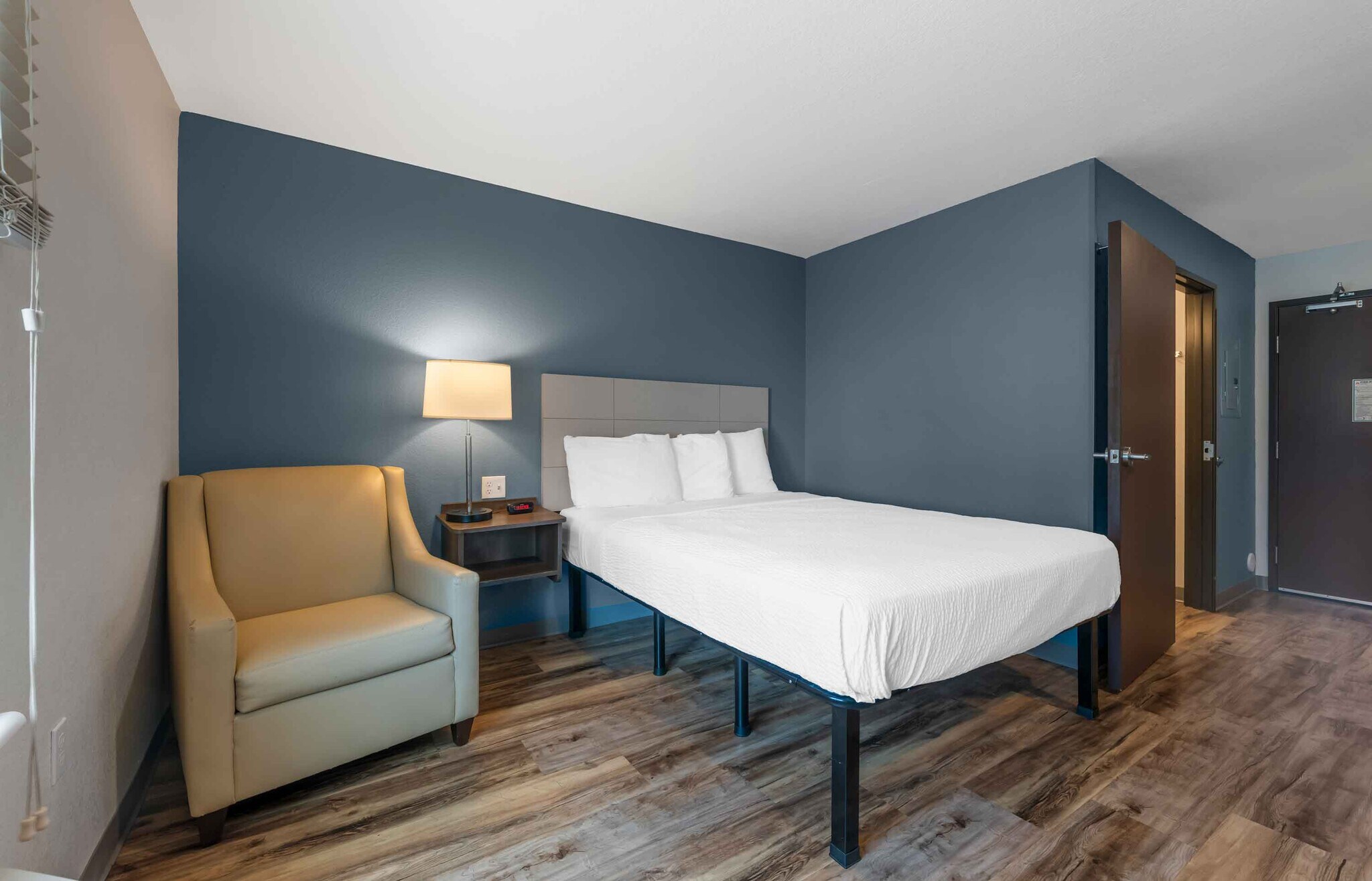 Building Photo - Furnished Studio-Melbourne - West Melbourne