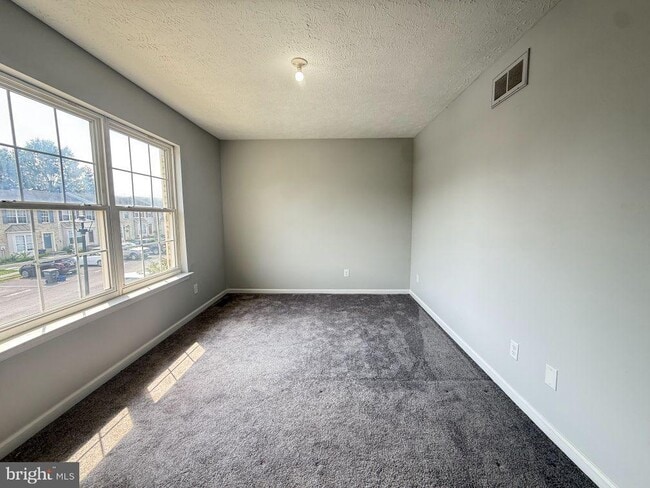 Building Photo - 301 Sutton Ct