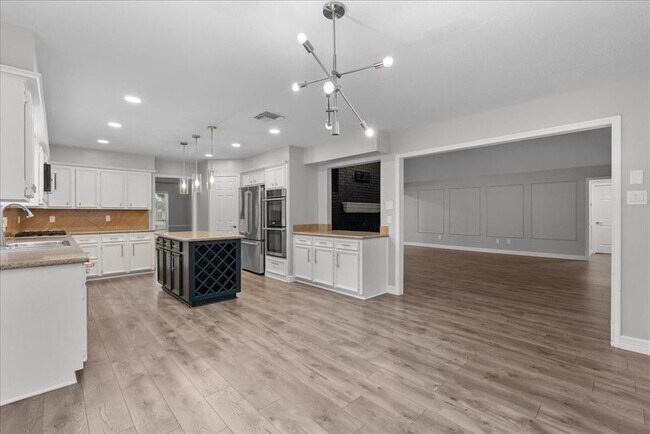 Building Photo - 2105 Murfield Dr