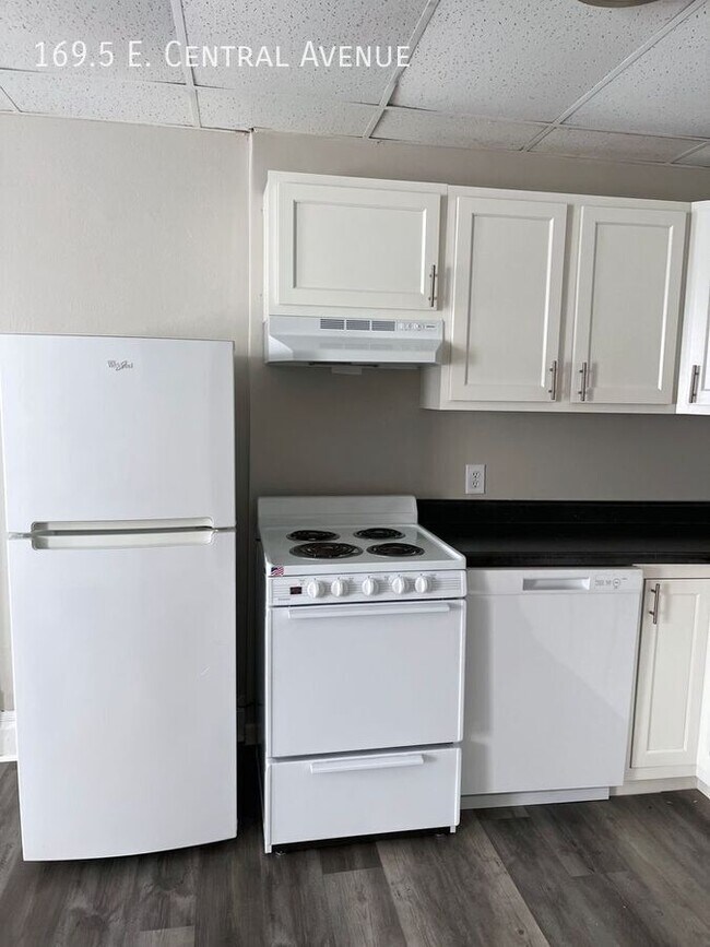 Building Photo - 169.5 E Central Ave