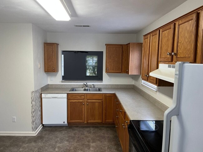 Building Photo - S. Market