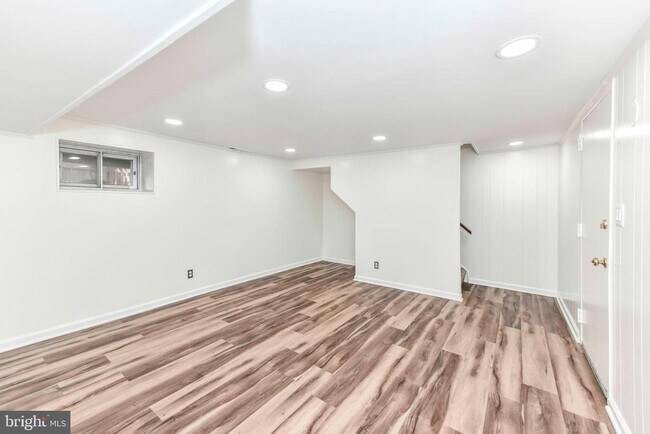 Building Photo - 3057 S Buchanan St