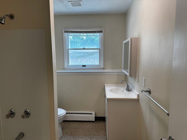 Building Photo - Briarwood 10