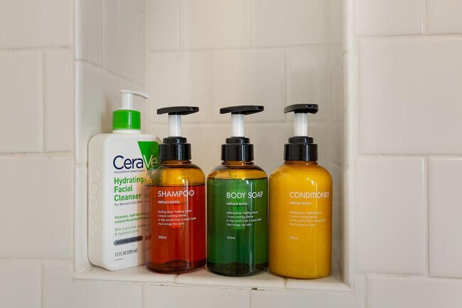 Building Photo - 1005 E Roy St