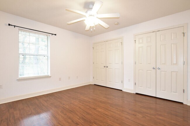 Building Photo - Wood's Edge South Townhouse – 2BR/2BA with Over 1,000 Sq. Ft. | Pet Friendly & Prime Location!