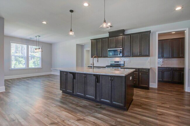 Building Photo - 216 Quimby Hill Dr