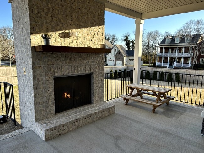 Building Photo - 1000 Alrich Ct