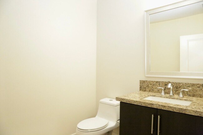 Building Photo - Luxury Condo Living in Central Park West –...