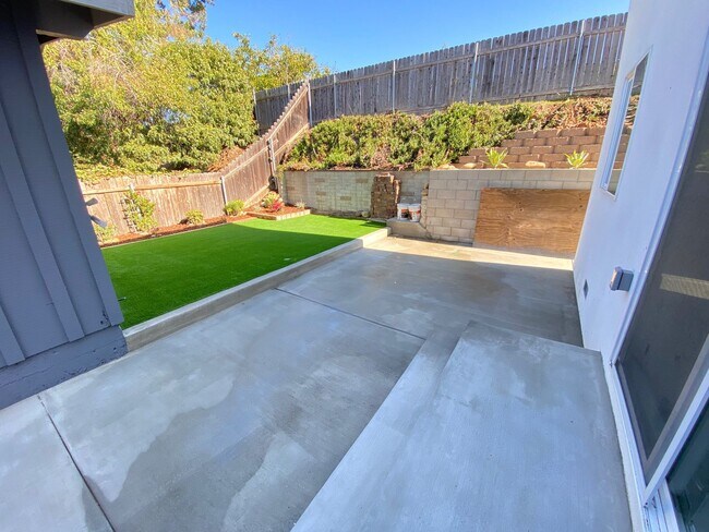 Building Photo - Remodeled 4BD/3BA, Detached Bedroom!