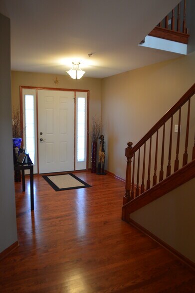 Foyer - 18123 94th Ave