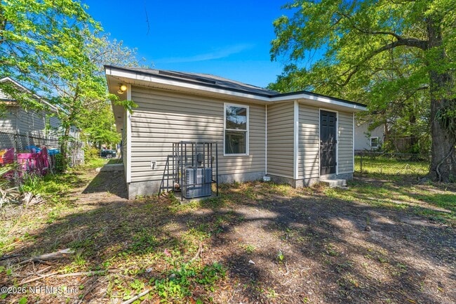 Building Photo - 1470 Windle St